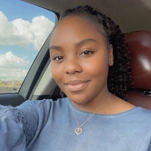 Meet your Posher, Danielle